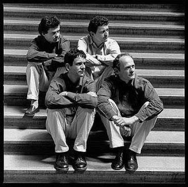 Photo noir et blanc du quatuor