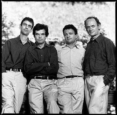 Photo noir et blanc du quatuor